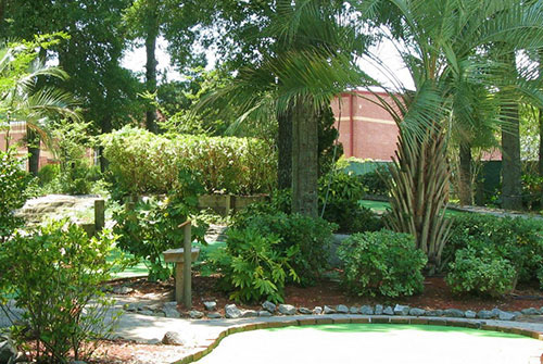 Mama’s at the Bridge Grill Miniature Golf