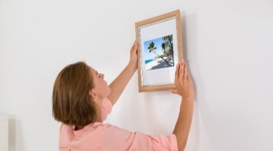 woman hanging photo | Sunset Vacations
