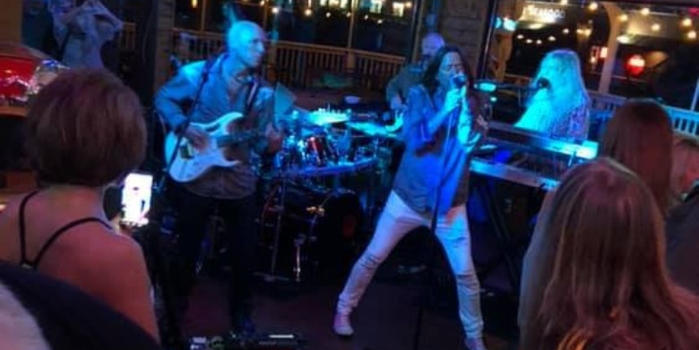live music at Maverick's Pointe | Sunset Vacations